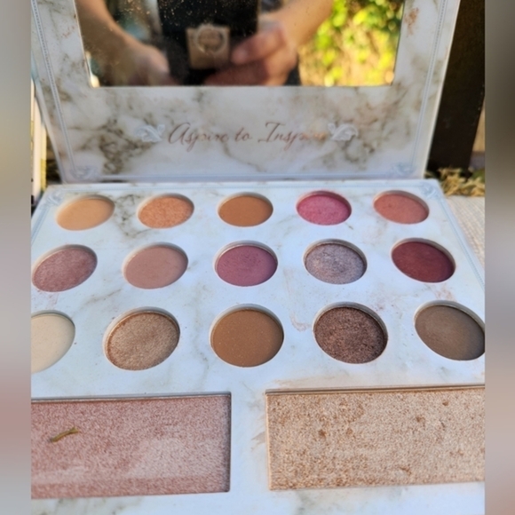 bh‎ cosmetics carli bybel palette deluxe edition, and a free gift - Picture 4 of 12